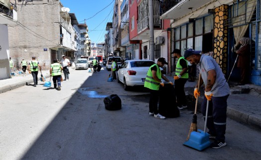 Bornova’da 'Süpürge Timi' görevde