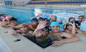Buca Belediyesi'nden miniklere tatilde spor desteği: Yüzme kurslarına akın ettiler