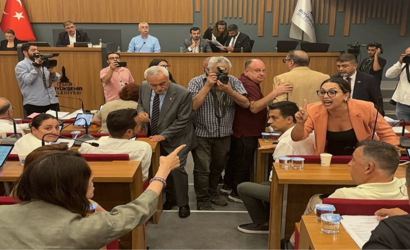 Büyükşehir Meclisi peş peşe tartışmalara sahne oldu: ‘Senin saygın bu kadar otur aşağı!’