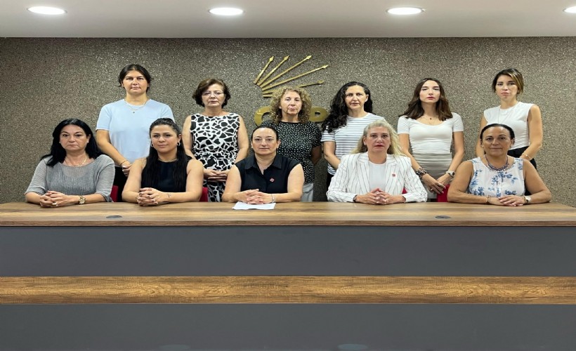 CHP İzmir Kadın Kolları'ndan artan 'kadın cinayetleri'ne tepki: 'Bir kişi daha eksilmeyeceğiz'