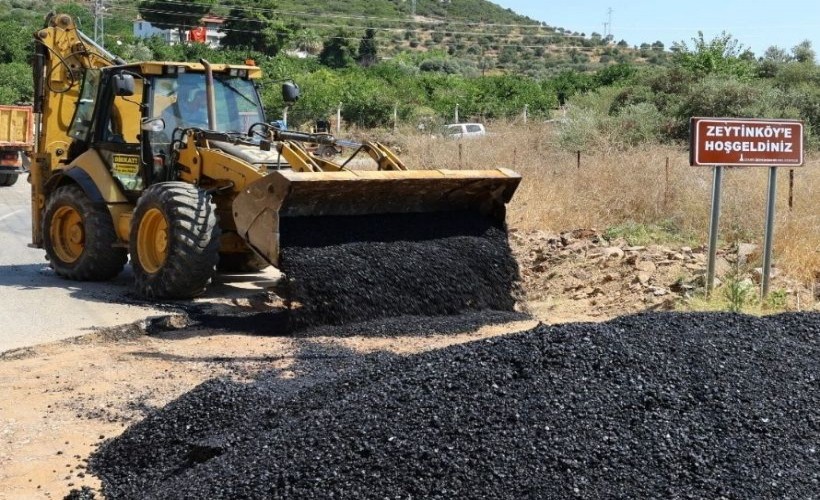 Efes Selçuk'ta yoğun mesai: Barutçu ile Zeytinköy’de yol zemini yenilendi