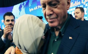 Erdoğan sahneden indi Emine Erdoğan hıçkıra hıçkıra ağladı