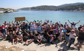 Foça'nın 'Saklı Cennet'ini gönüllü gençler temizledi!