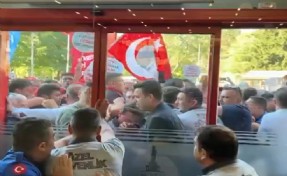 İşçiler meclis kapısına dayandı: Büyükşehir’de arbede!