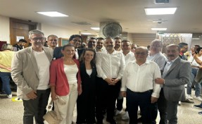 İzmir Adliyesi'nde Aslanoğlu'na destek