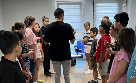 İzmir Çocuk Meclisi’nde ‘Akran Zorbalığı Eğitimi’