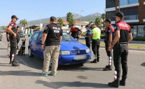 İzmir'de 1 haftada çeşitli suçlardan aranan 761 kişi yakalandı