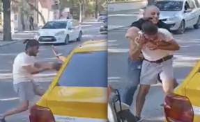 İzmir'de trafikte kasklı, tekmeli ve yumruklu kavga kamerada