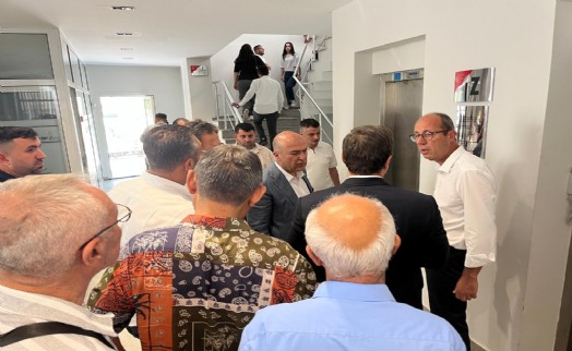 İzmir’de şafak operasyonu: CHP’den değerlendirme toplantısı