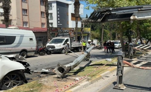Karşı yöne geçen araç dehşet saçtı!