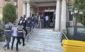Kendilerini MİT görevlisi olarak tanıtıp milyonlarca lira dolandıran 4 kişi tutuklandı
