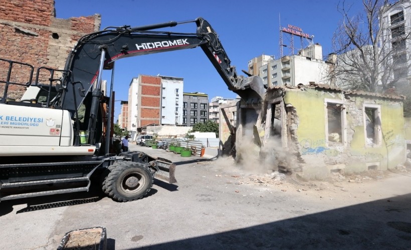 Konak’ta metruk yapılar tek tek ortadan kalkıyor:15 ayda 162 yıkım!