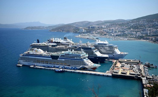 Kuşadası'na turistler 10'ar bin 10'a bin geliyor; İzmir bakıyor!