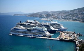 Kuşadası'na turistler 10'ar bin 10'a bin geliyor; İzmir bakıyor!