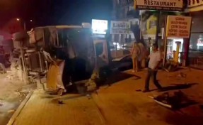 Kuşadası’nda turistleri taşıyan midibüsü devrildi: 5 yaralı