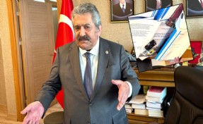 MHP'li Yıldız'ın masasında Abdullah Öcalan'ın kitabının olduğu görüldü