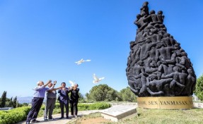 Madımak'ta yitirilen canlar Bayraklı'da anıldı