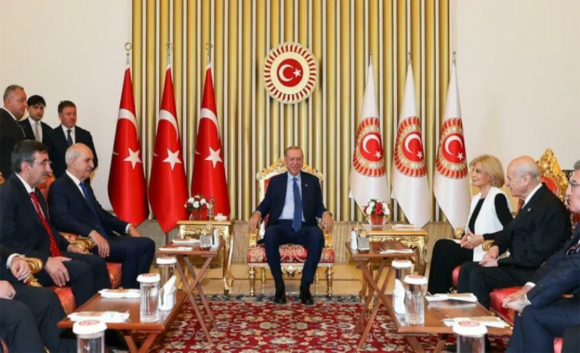 Meclis'te dikkat çeken kare: Erdoğan'ın hemen sağına oturdu