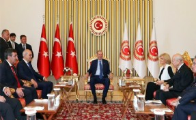 Meclis'te dikkat çeken kare: Erdoğan'ın hemen sağına oturdu