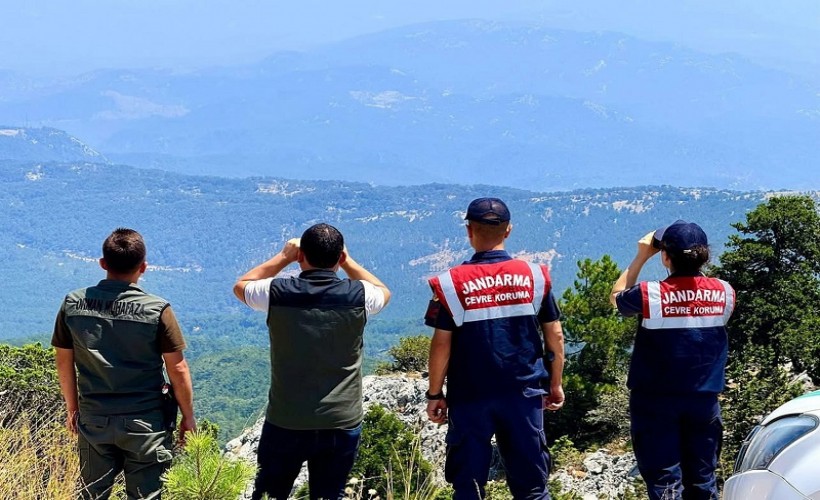 Muğla’da jandarma ve orman ekipleri yangınlara karşı nöbette