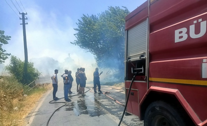 Nazilli’deki ot yangını prefabrik depoya da sıçradı; 1 yaralı