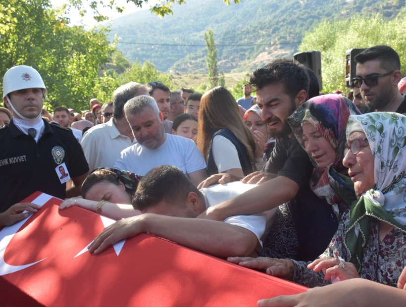 Ödemiş'teki yangında şehit olan işçi son yolculuğuna uğurlandı; Gözyaşları sel oldu