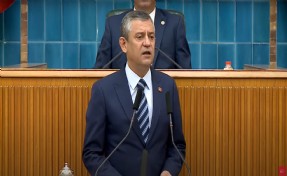 Özel kürsüde: 'Şehidimizin verdiği bursu biz üstleniyoruz'