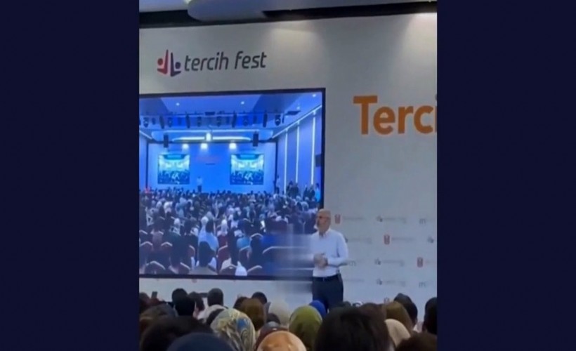 Saray'ın danışmanını çileden çıkaran cevap! Salon bir anda buz kesti