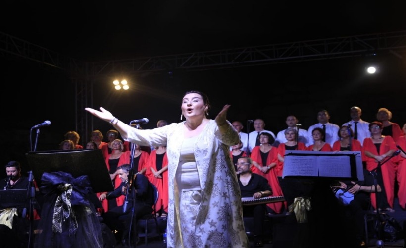 Seferihisar'da sanat ve dayanışma Yıldızların Altında buluştu