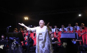 Seferihisar'da sanat ve dayanışma Yıldızların Altında buluştu