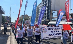 İzmir'de işçiler yeniden meclis önünde: Sendika Özgür Özel'e seslendi!