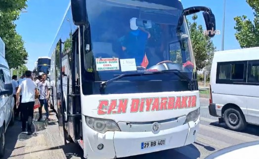 Silah bırakma için Diyarbakır'dan 4 otobüs birden kalktı