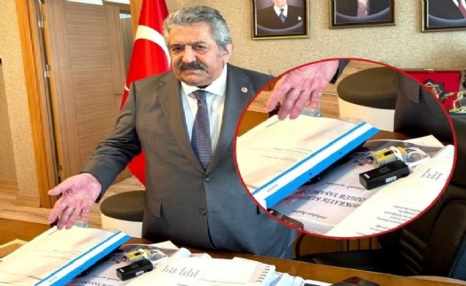 Sosyal medya yıkıldı! MHP'nin kilit isminin masasında Öcalan kitabı