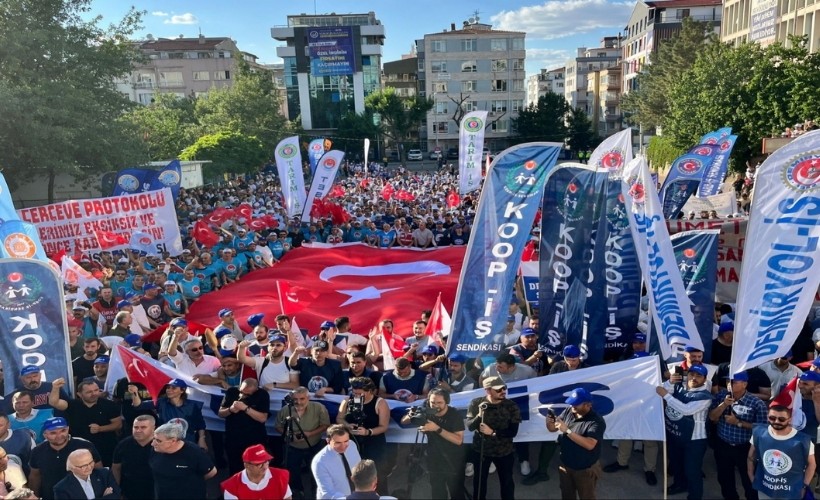 TİS görüşmeleri yine masada kaldı...İzmir'de işçiler iş bıraktı!
