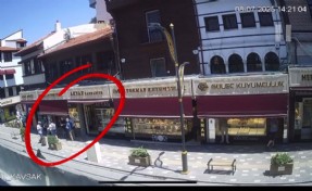 Telefon dolandırıcılarından polis kurtardı