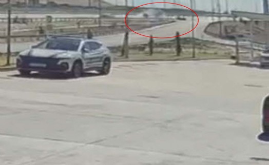 Ters yöne giren otomobille kamyonun çarpıştığı kaza kamerada; 1 ölü, 3 yaralı