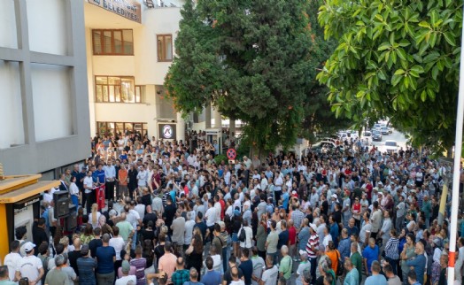 Tutuklu başkan için belediyeye akın ettiler: 'Manavgat'ı teslim etmeyeceğiz'