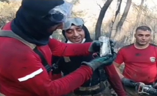 Yangında can çekişen balığı itfaiye kurtardı