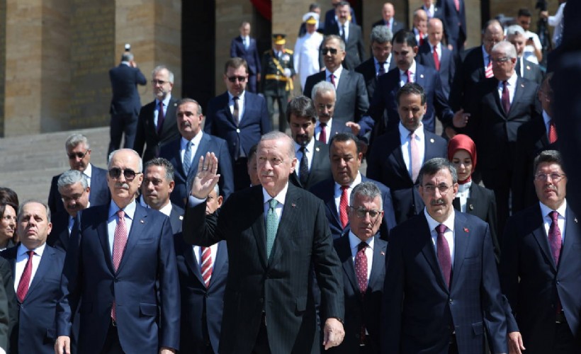 30 Ağustos'ta da yine aynı sahne: Anıtkabir'de Erdoğan sloganları yükseldi!