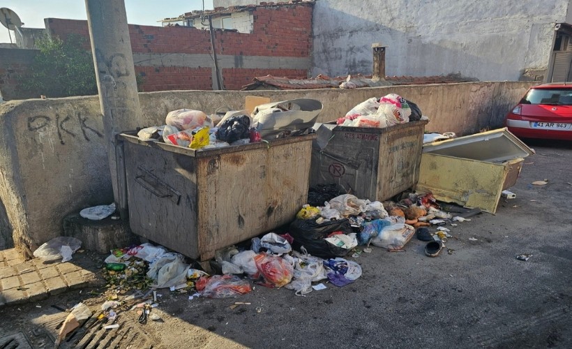AK Parti İzmir'den Büyükşehir'e çöp çıkışı: 'Layıkıyla yerine getiremiyor'