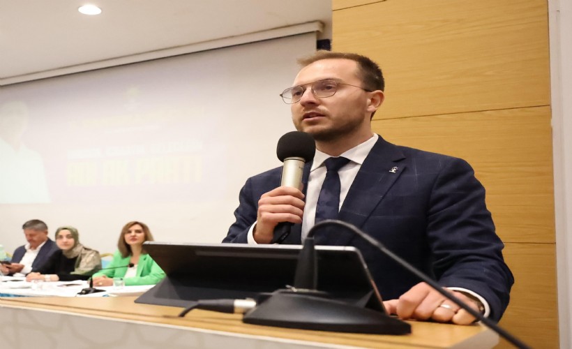 AK Partili İçelli'den Tugay'a çöp ve su tepkisi: Büyükşehir Belediyesi ne su getirebiliyor ne de çöp toplayabiliyor!'