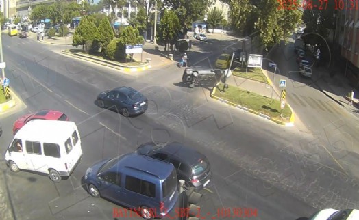 Aydın’da otomobilin devrildiği kaza kamerada: 2 yaralı