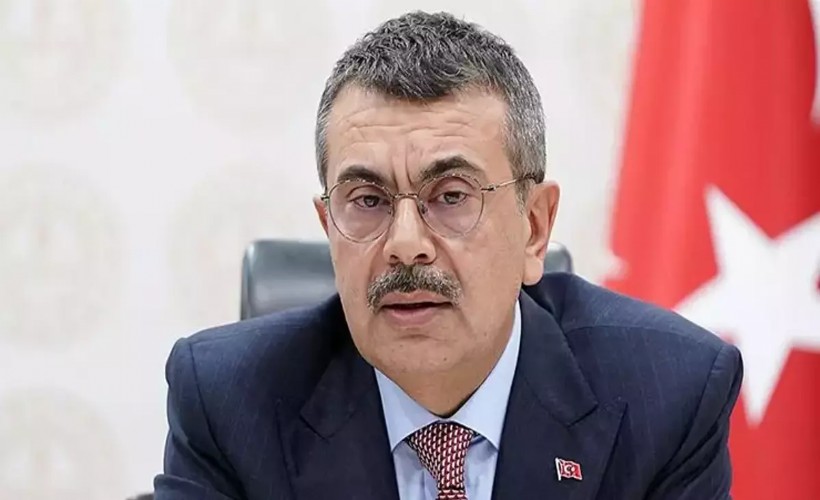 Bakan Tekin, soruların paylaşıldığını kabul etti!