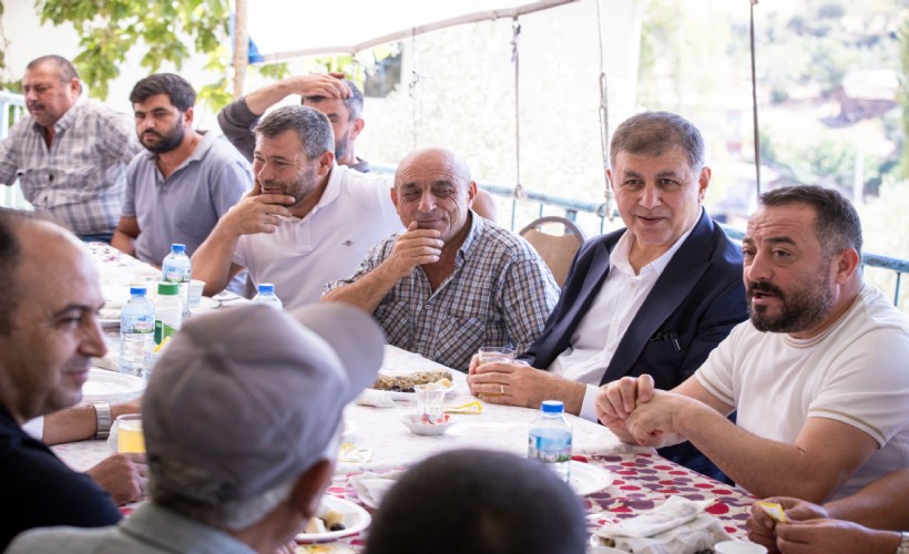 Başkan Tugay yangında zarar gören Köseler’i ziyaret etti