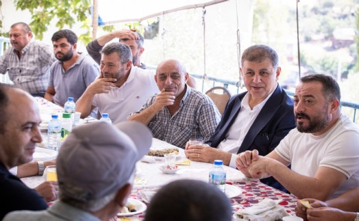 Başkan Tugay yangında zarar gören Köseler’i ziyaret etti