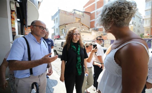 Başkan Ünsal’dan adım adım mahalle turu: 'Karşıyaka’yı makamdan değil, sokaktan yönetiyoruz'