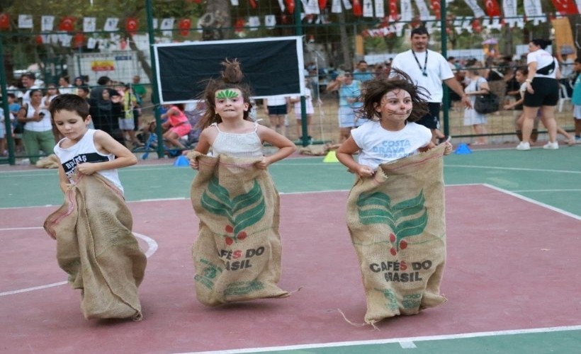 Bayraklı Sokak Festivali’nde çocuklar doyasıya eğlendi