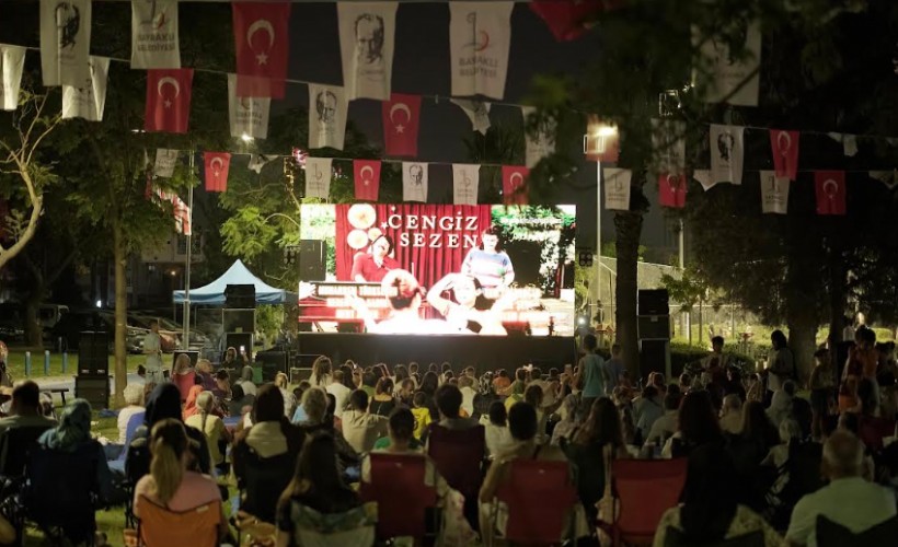 Bayraklı'da 'Açık Hava Sineması' keyfi