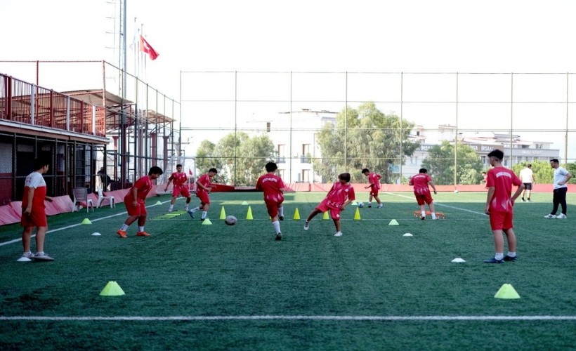 Bayraklı'da yaz, çocuklar için dopdolu geçiyor