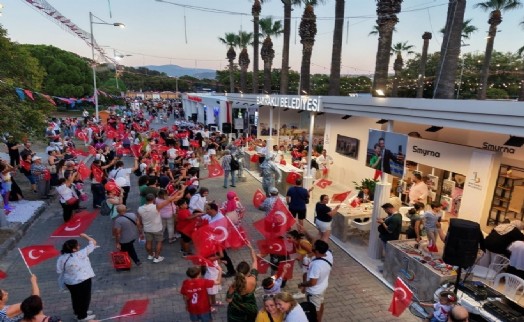 Bayraklı standında Zafer Bayramı coşkusu